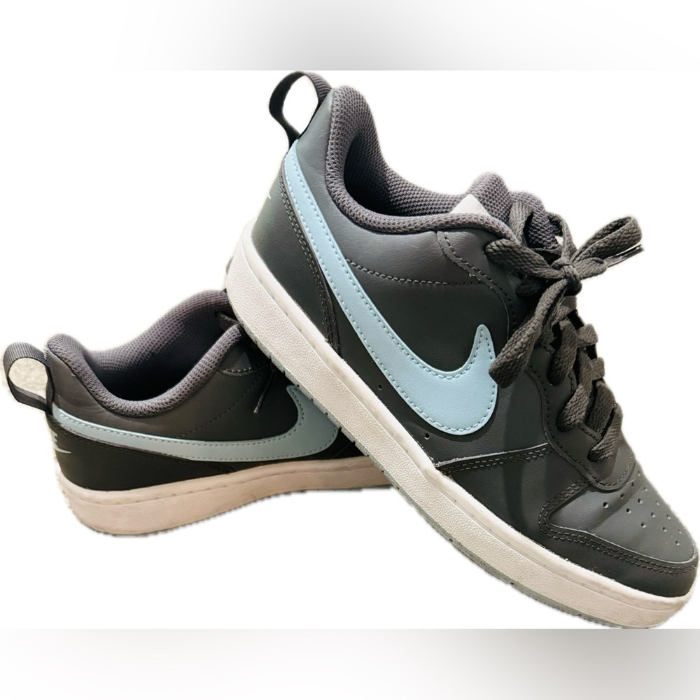 Youth size 5 Nike court borough low 2.
